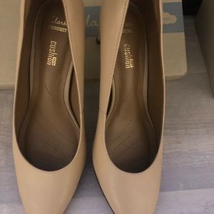 Clark’s nude heels 👠 ⬇️